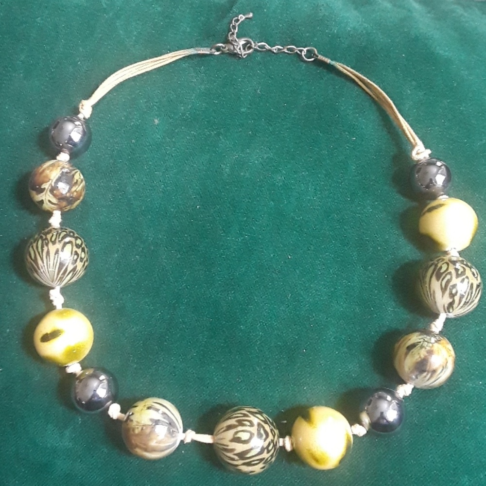 Bead necklace